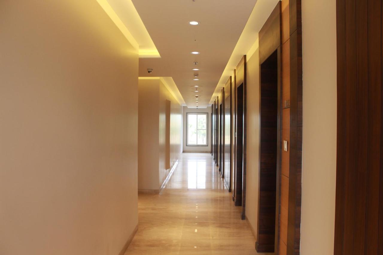 Hotel Rajhans Abhinandan Bhopal Exteriör bild