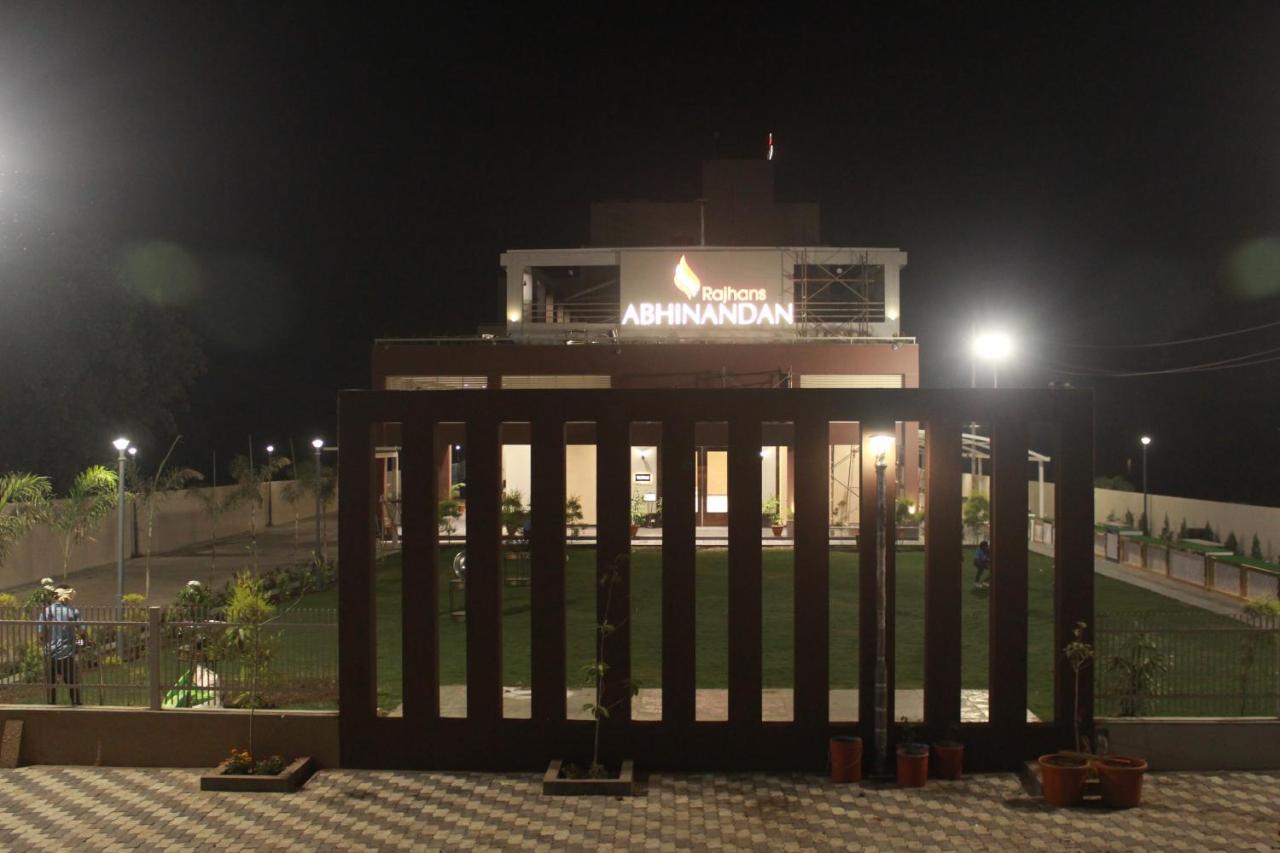 Hotel Rajhans Abhinandan Bhopal Exteriör bild