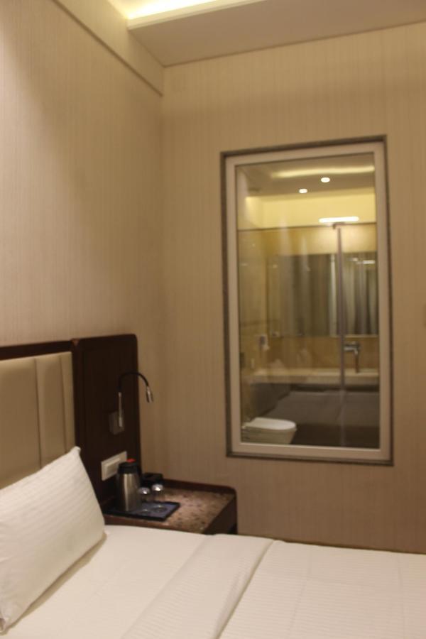 Hotel Rajhans Abhinandan Bhopal Exteriör bild