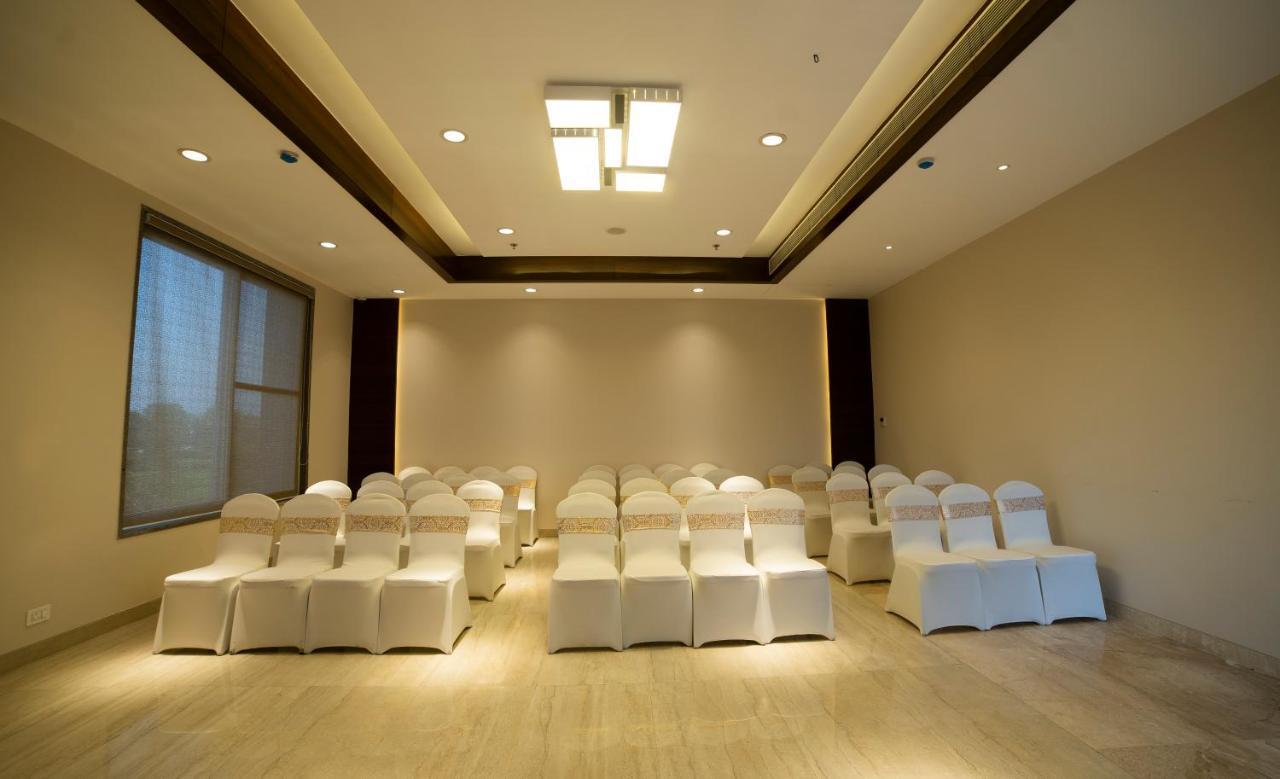 Hotel Rajhans Abhinandan Bhopal Exteriör bild