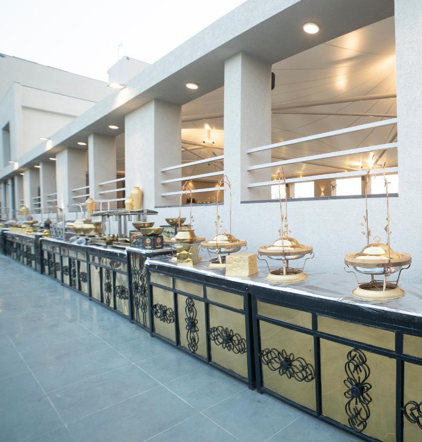 Hotel Rajhans Abhinandan Bhopal Exteriör bild