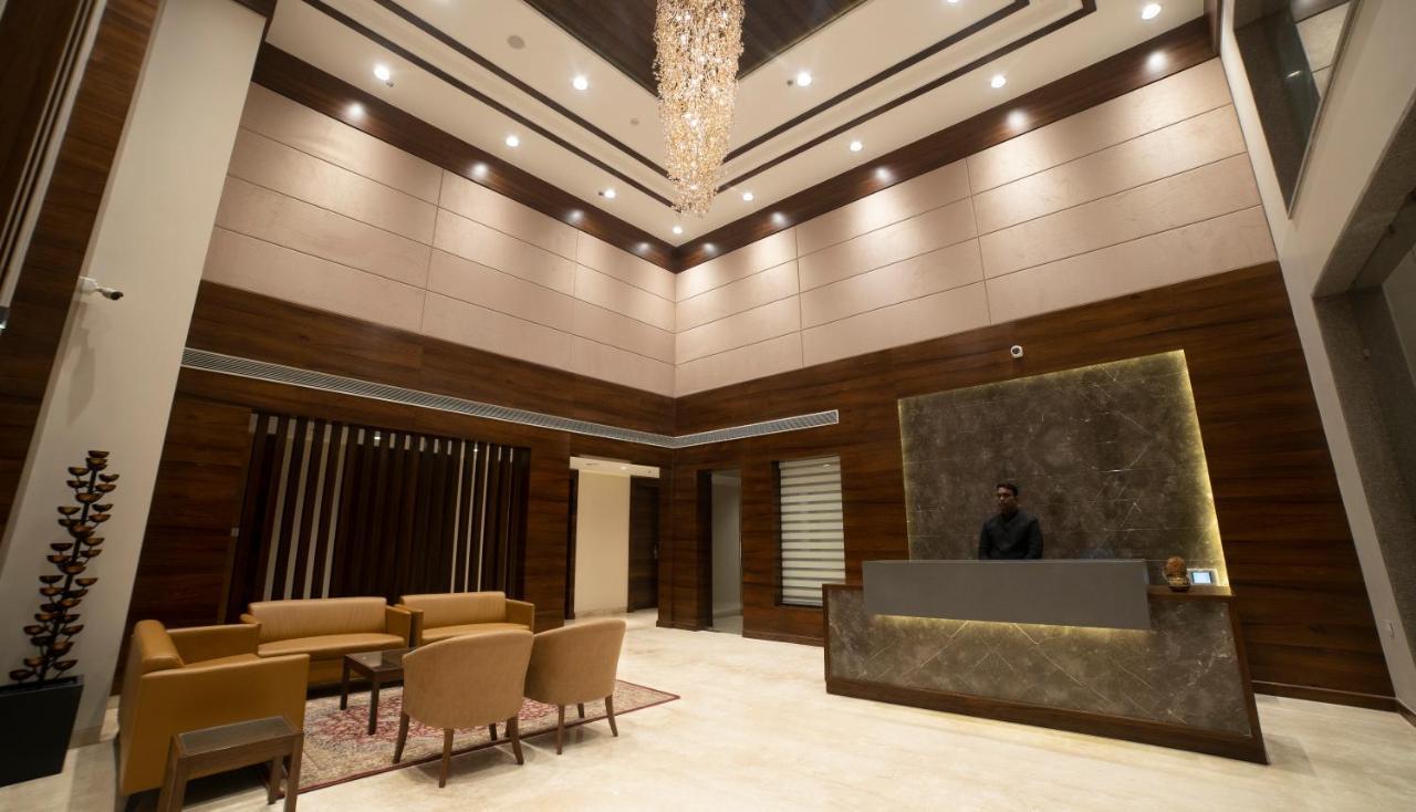 Hotel Rajhans Abhinandan Bhopal Exteriör bild