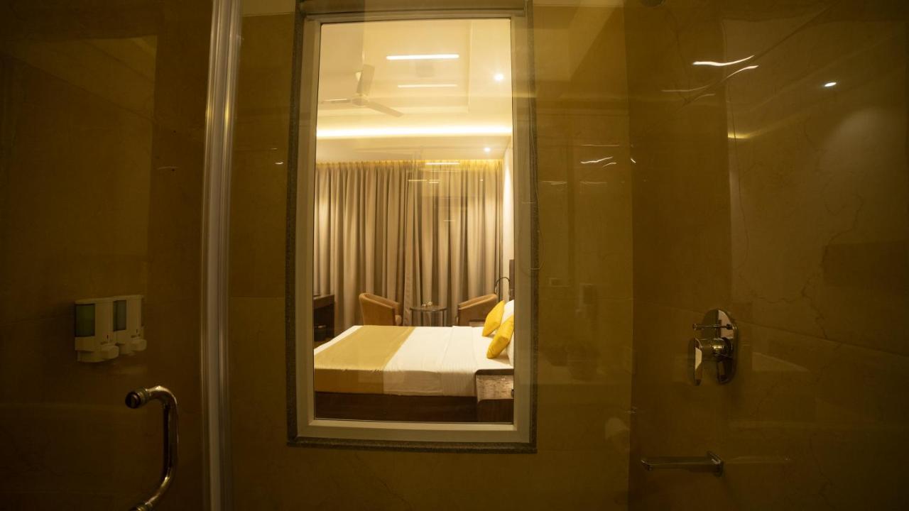 Hotel Rajhans Abhinandan Bhopal Exteriör bild