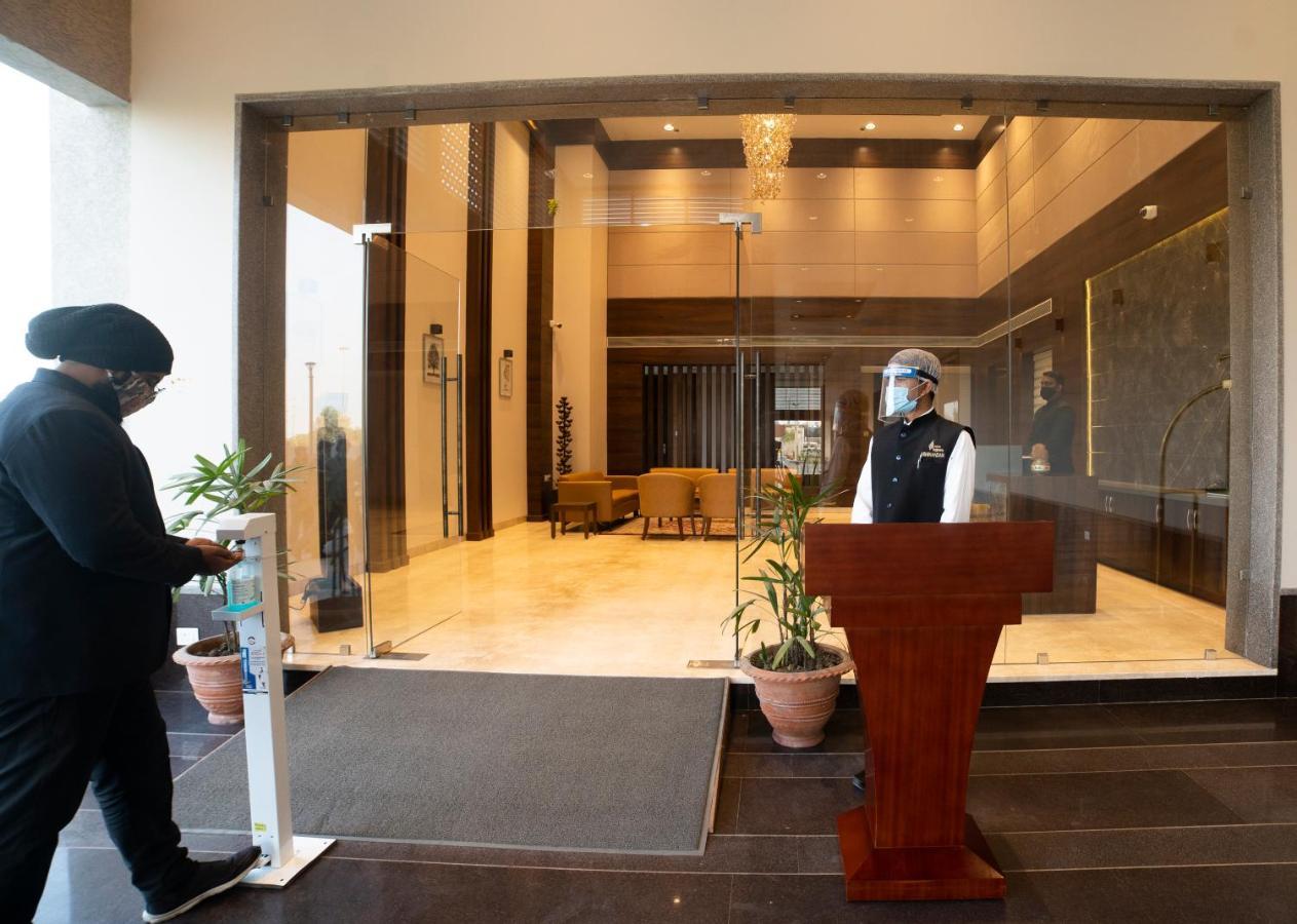 Hotel Rajhans Abhinandan Bhopal Exteriör bild