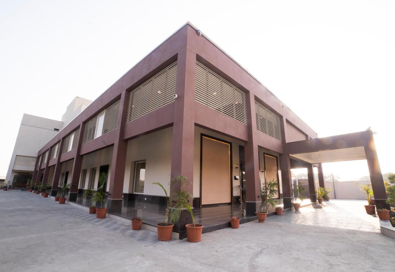 Hotel Rajhans Abhinandan Bhopal Exteriör bild