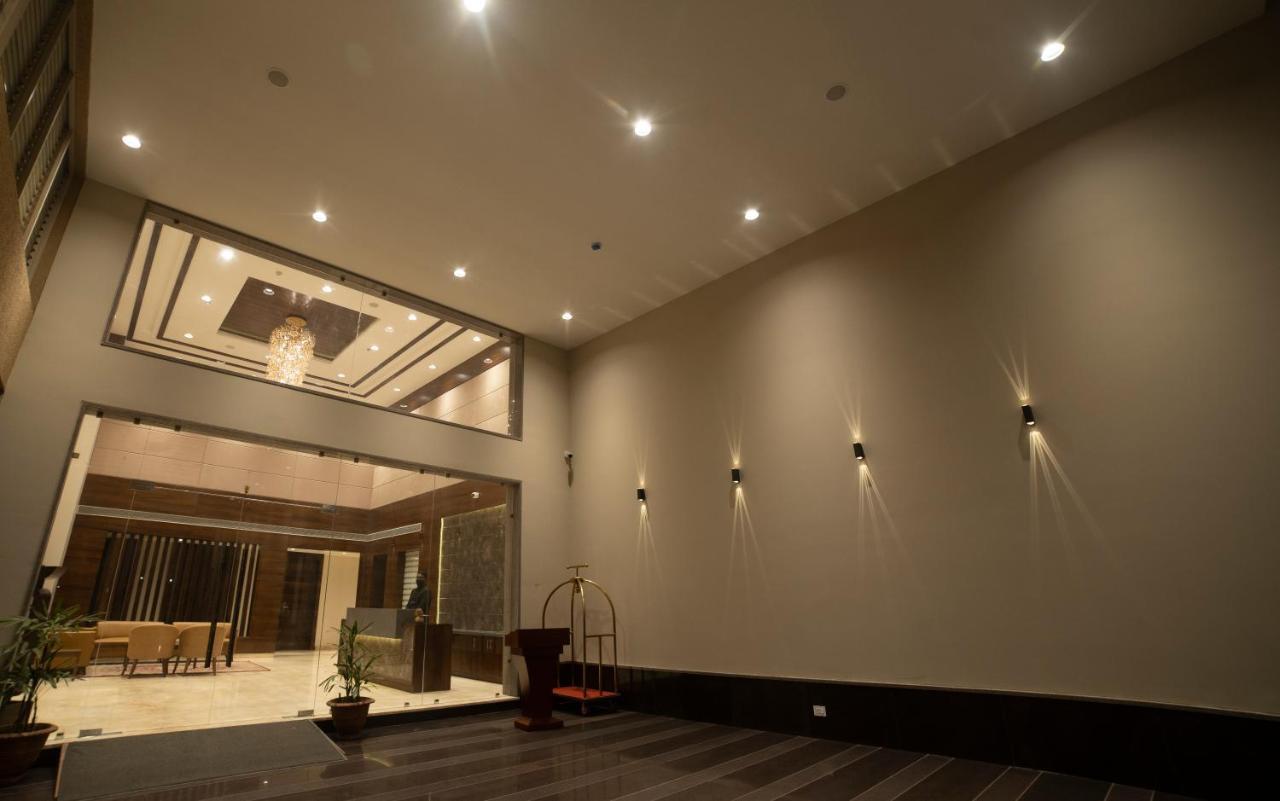 Hotel Rajhans Abhinandan Bhopal Exteriör bild