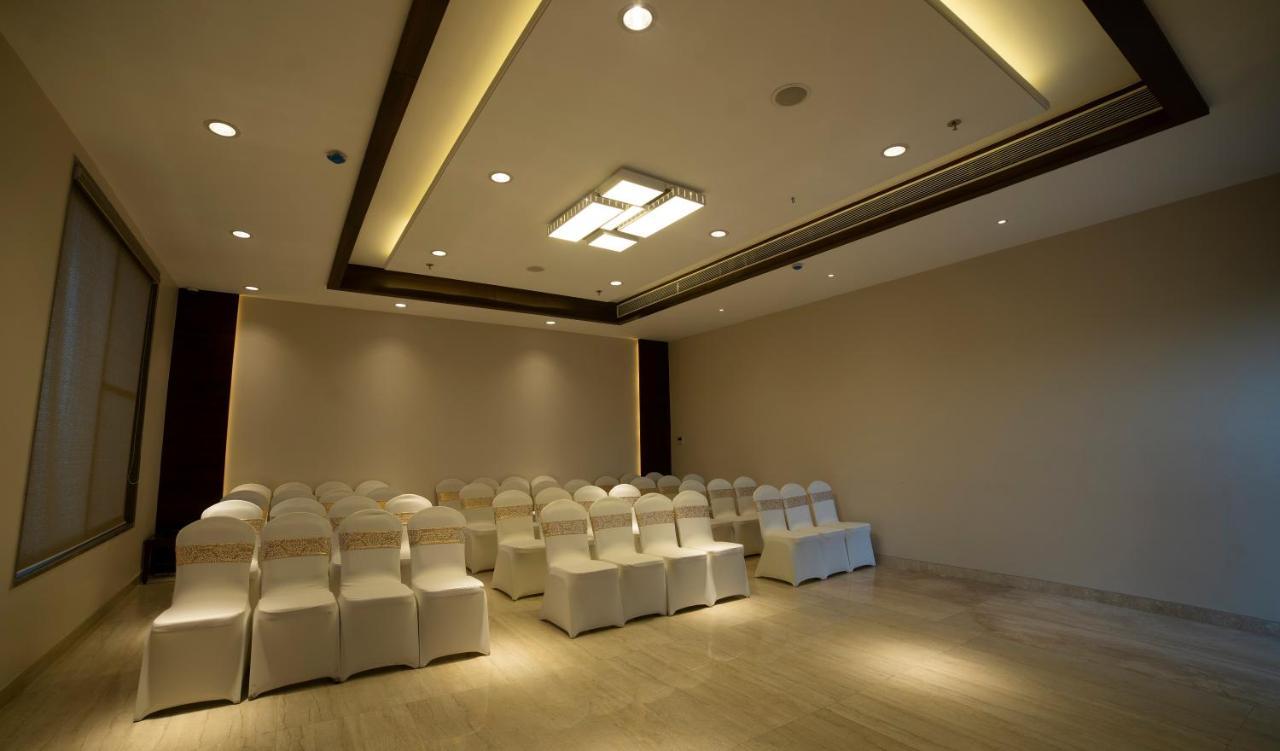 Hotel Rajhans Abhinandan Bhopal Exteriör bild