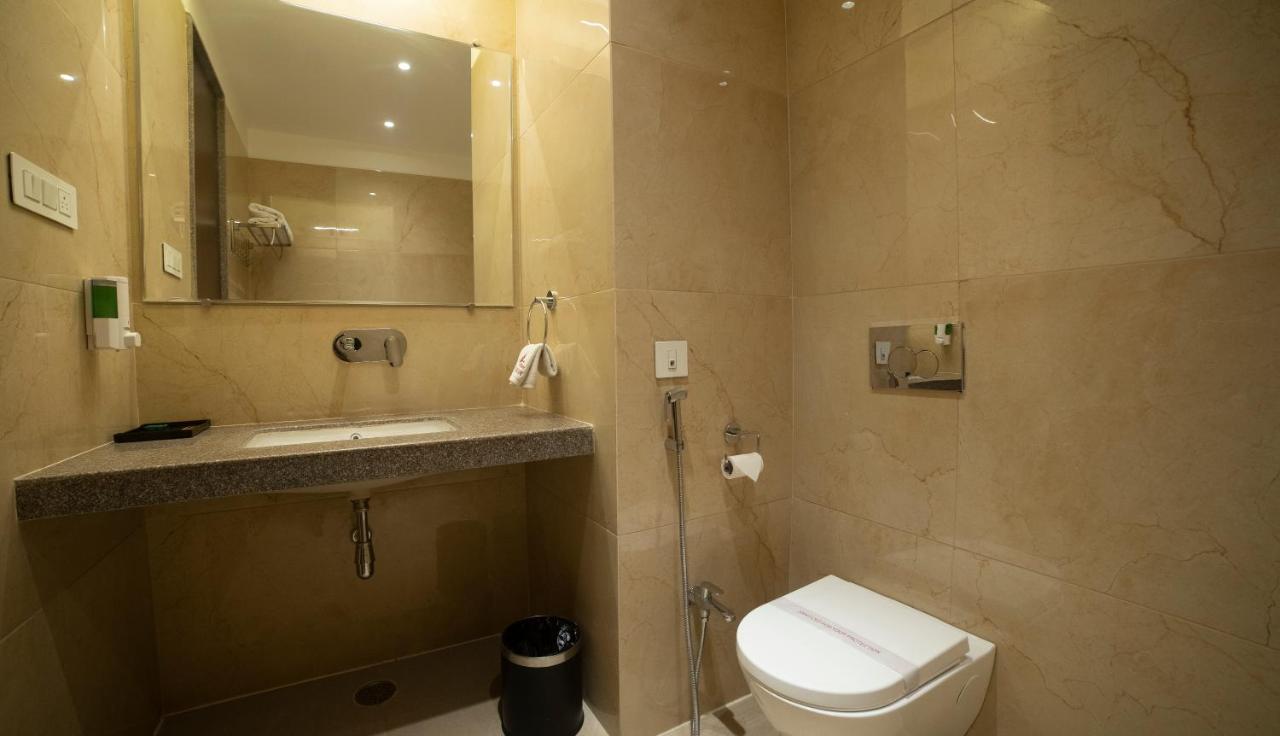 Hotel Rajhans Abhinandan Bhopal Exteriör bild