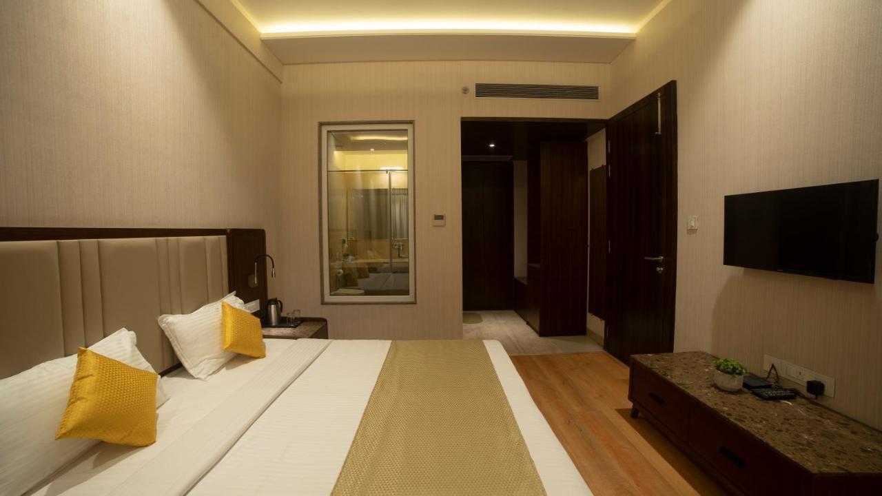 Hotel Rajhans Abhinandan Bhopal Exteriör bild