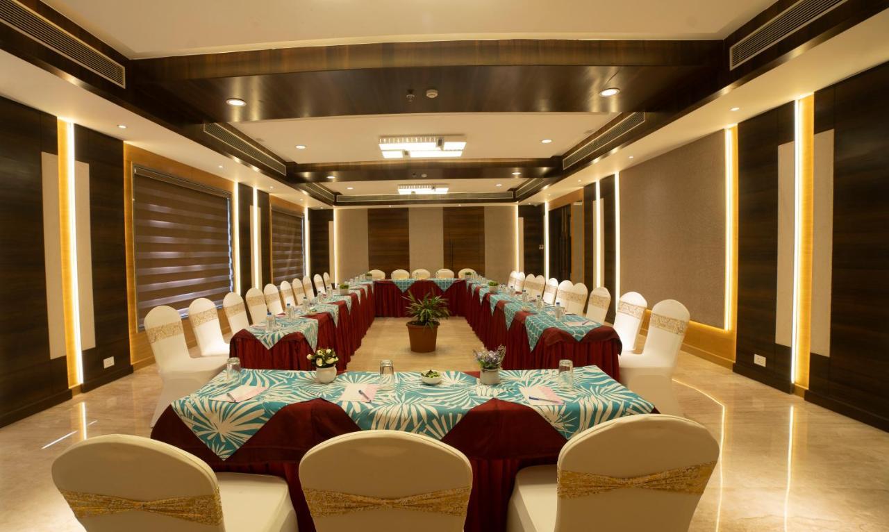 Hotel Rajhans Abhinandan Bhopal Exteriör bild