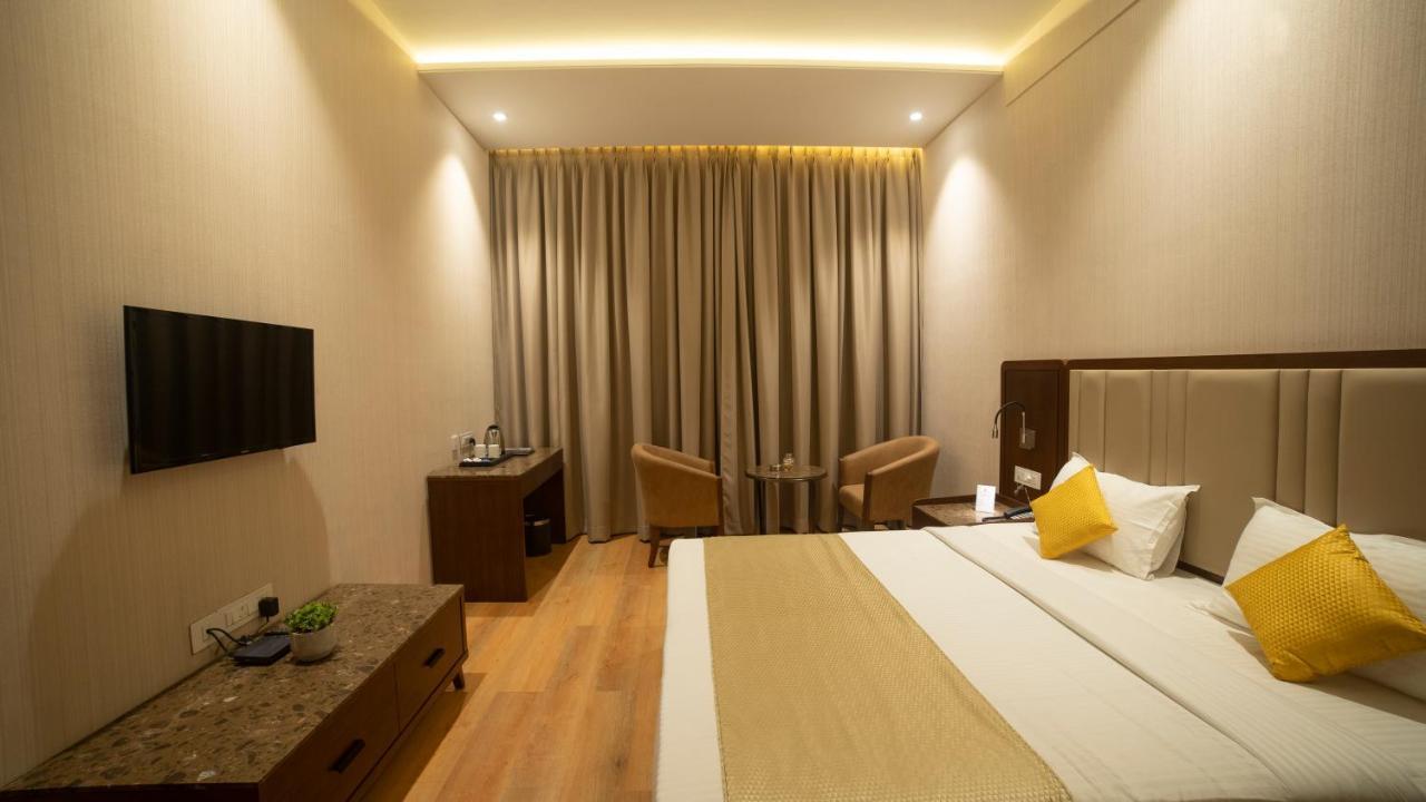 Hotel Rajhans Abhinandan Bhopal Exteriör bild